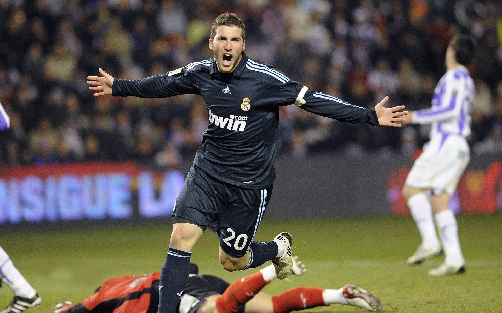 新规则试验赛 VAR、鹰眼与新计时方式同步测试